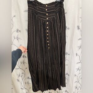 Promesa black striped skirt size medium